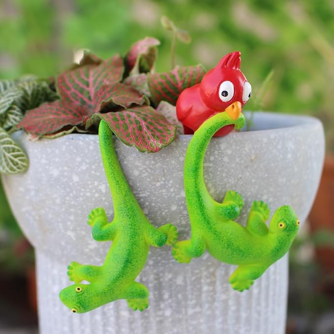 Set of 2 Funny Bird Catching Gecko Figurines Flower Pot and Vase Hugger, Resin Lizard Statue Garden Planter Pot Decorations, Terrarium Edge Hanger Ornaments