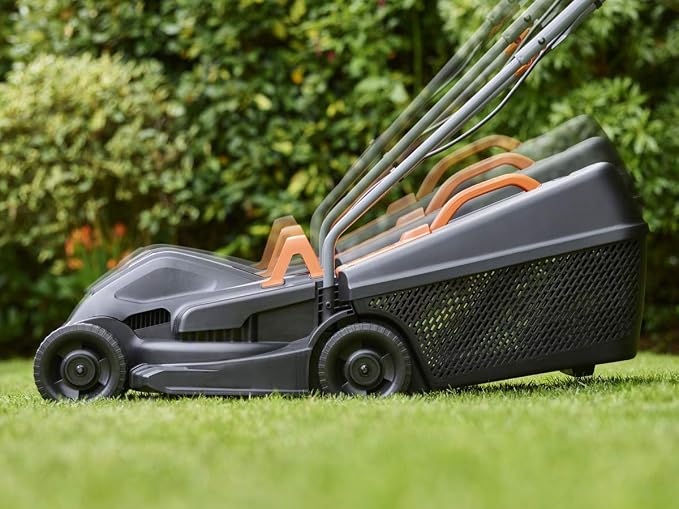 Black+Decker BEMW351 Elektro-Rasenmäher (1.000 W, 32cm Schnittbreite, 3-fach axial Schnitthöhenverstellung, 35l Grasfangbehälter, Ideal für Kleine Gärten), 1000 W, 32 cm
