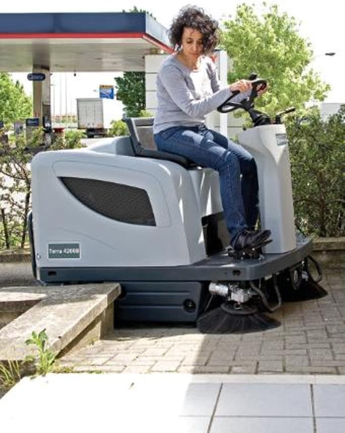 Advance 56100785 Terra 4300B Compact Ride-on Sweeper with Four 305 Ah Wet Batteries, 0.8 hp Drive Motor, 46" Sweep Path, 60720 sq ft/hr Max. Theoretical Productivity, 63.8 dBA Sound Pressure Level