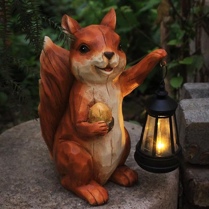 Garden Statue Outdoor, Solar Squirrel Decor Lights, Resin Figurine Squirrel with Solar Light for Patio, Balcony, Yard, Lawn Ornament, Perfect Garden Gift