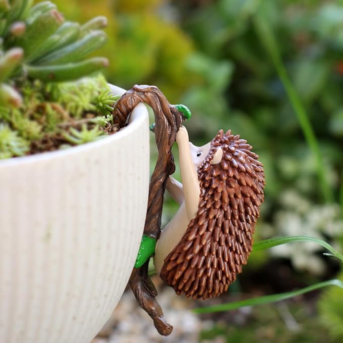 Cute Climbing Hedgehog Flower Pot Hugger Figurines Resin Hanging Animal Statue Planter Pot Decorations for Home Garden Fence Balcony Patio Lawn Yard Ornaments