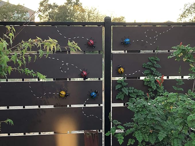 Metal Ladybugs Garden Wall Art Decor Cute Ladybugs Wall Sculptures & Statues Outdoor Decoration Yard Lawn Porch Fence Ornaments, Set of 4