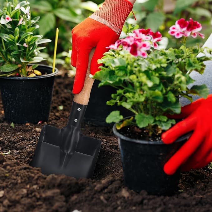 BESPORTBLE Small Wooden Handle Iron Shovel Compact Lightweight Soil Spade for Gardening Pot Plants and Outdoor Use