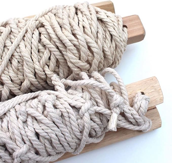 Portable Cotton Rope Hammock with Wooden Sticks Outdoor Camping Mesh Leisure Lightweight Easy to Carry Hammock Comfortable(Rojo)