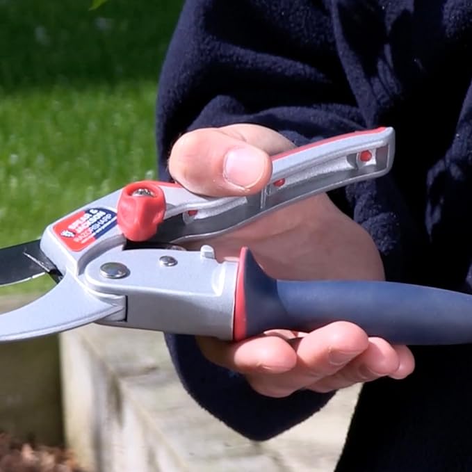 Spear & Jackson Razorsharp Ratchet Anvil Pruners with Twist Handle, Ergonomic High-Carbon Steel Blades for Effortless Pruning