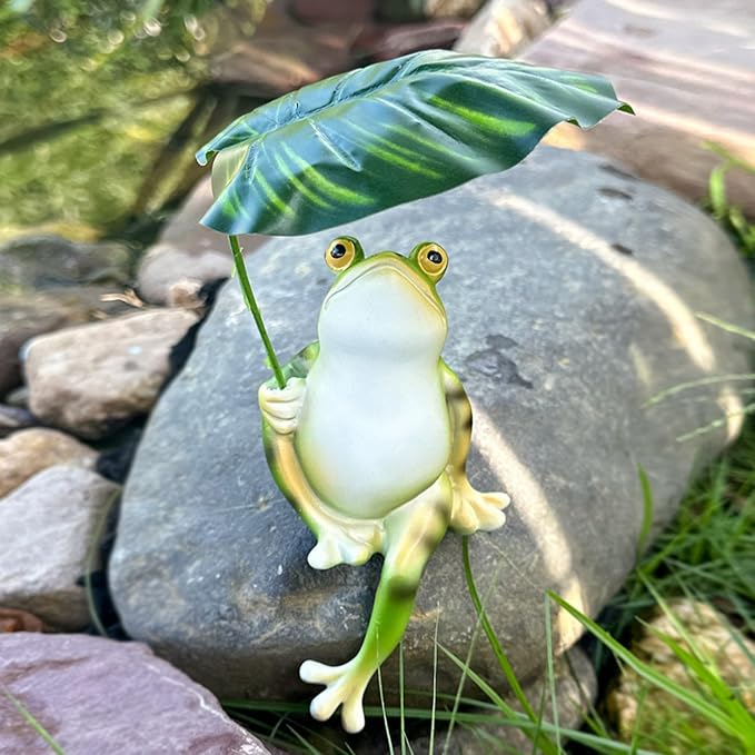 OwMell Umbrella Frog Statue for Garden, Green Frog Figurine, Outdoor Decor | This creative frog ornament brings a lot of vigour to your yard or garden. Garden Decoration Resin Sculpture 6 Inches Gift