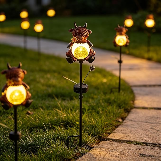 Solar Highland Cow Garden Stake Lights for Outside 2 Pack Metal Highland Cows Outdoor Decor Waterproof Decorative Garden Stakes Yard Lawn Landscaping Ornaments Housewarming Gifts for Women Mom Grandma