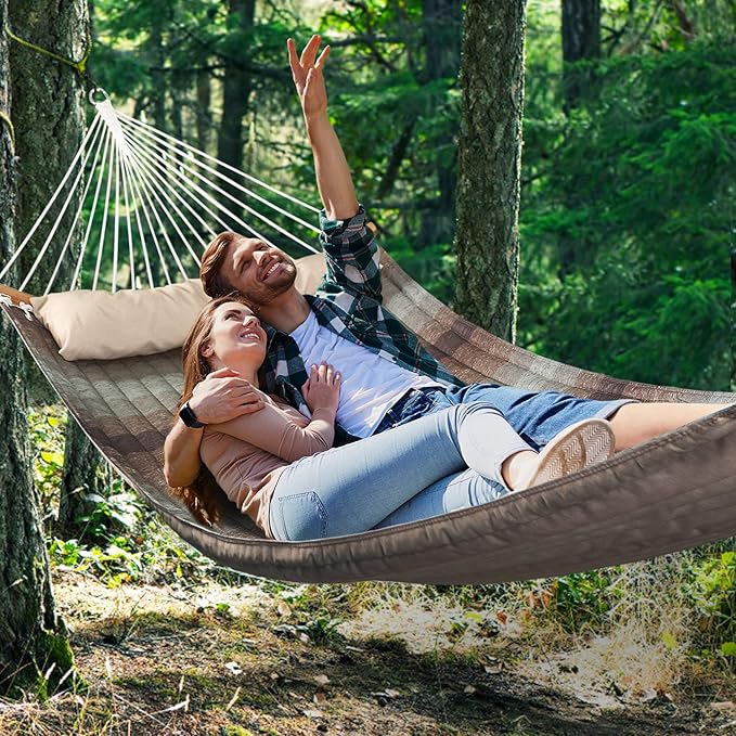 2 Person Hammock with Hanging Kits, Quilted Hammock for Tree with 2 Pcs Heavy Duty Stainless Steel Hooks, 1 Detachable Pillow, Curved Spreader Bar, Chains, Carrying Bag, 450 LBS Capacity