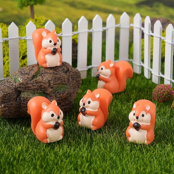 20 Pcs 2.1 x 1.4cm Mini Squirrel Figurines | Mini, Orange, Perfect for Gardens Décor