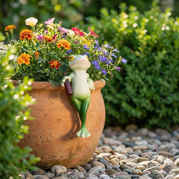 Tipsy Frog Pot Hugger - Miniature Frog Figurines for Plant Pots, Resin Frog Garden Decor Outdoor Statue, Frog Planter Hugger Gift for Nature Lovers（Stand Up）