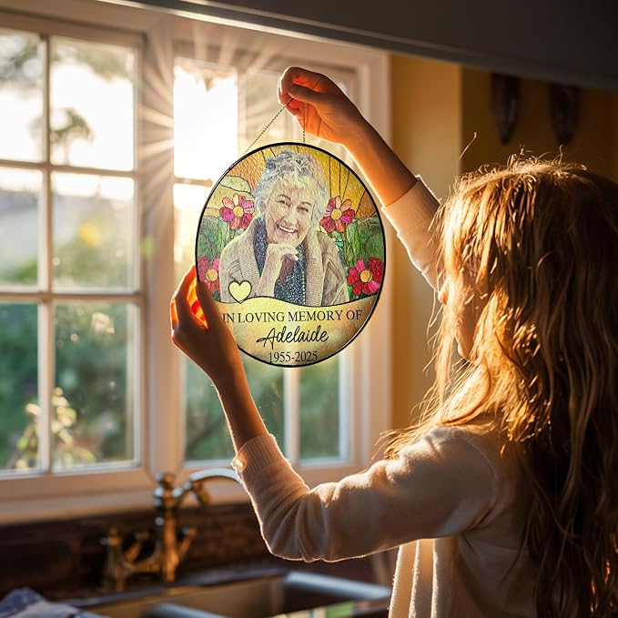 Personalized in Loving Memory Glass Suncatcher, Custom Portrait Photo, Name, Years, Keepsake Gift for Your Loved Ones - Mother's Day, Father's Day, Birthday Gift (in Loving Memory)