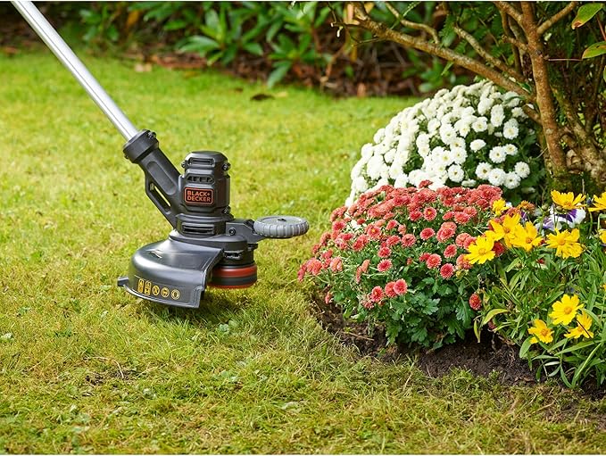 Black+Decker BESTE628-QS - Cortabordes 550W, Ancho de Corte 28 cm, Mango telescópico, Rueda guía y desenrollado automático del Cable, Negro/Naranja