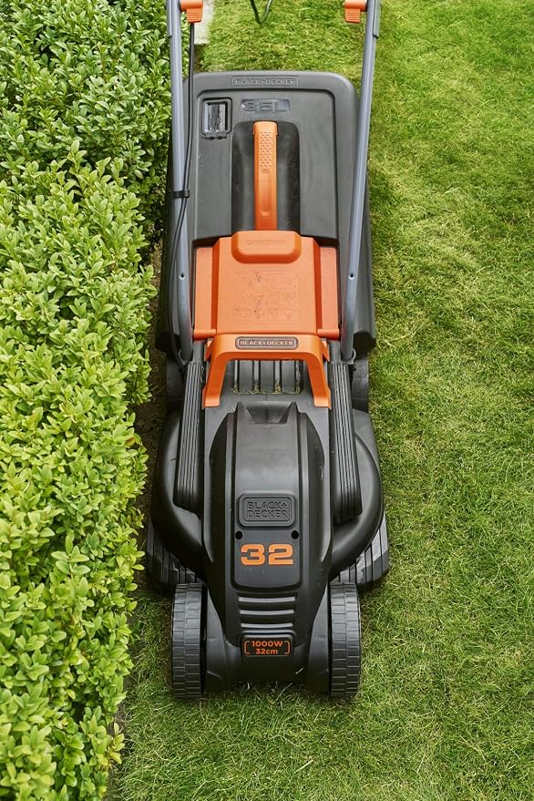 Black+Decker BEMW351 Elektro-Rasenmäher (1.000 W, 32cm Schnittbreite, 3-fach axial Schnitthöhenverstellung, 35l Grasfangbehälter, Ideal für Kleine Gärten), 1000 W, 32 cm