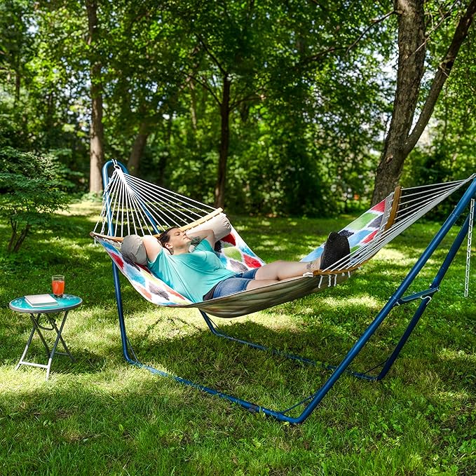 Sunnydaze Outdoor Hammock with Spreader Bar - 450-Pound Capacity Curved Spreader Bar Hammock - Multicolor Quatrefoil